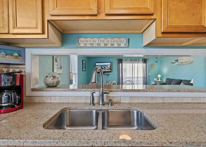 Spacious 2br With Pool Across From The * Gulf Shores