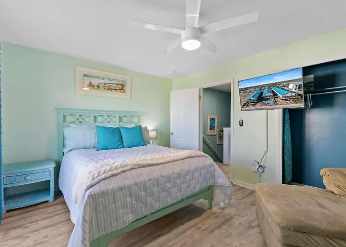 Holiday home Spacious 2br With Pool Across From The *