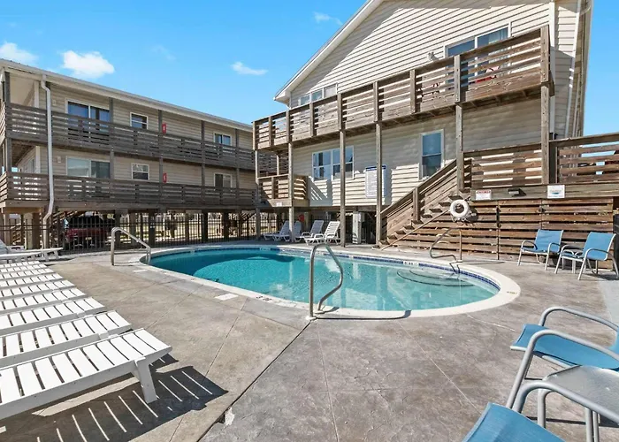 Spacious 2br With Pool Across From The Holiday home *