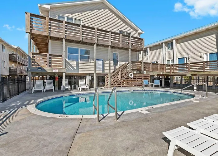 Spacious 2br With Pool Across From The Holiday home Gulf Shores